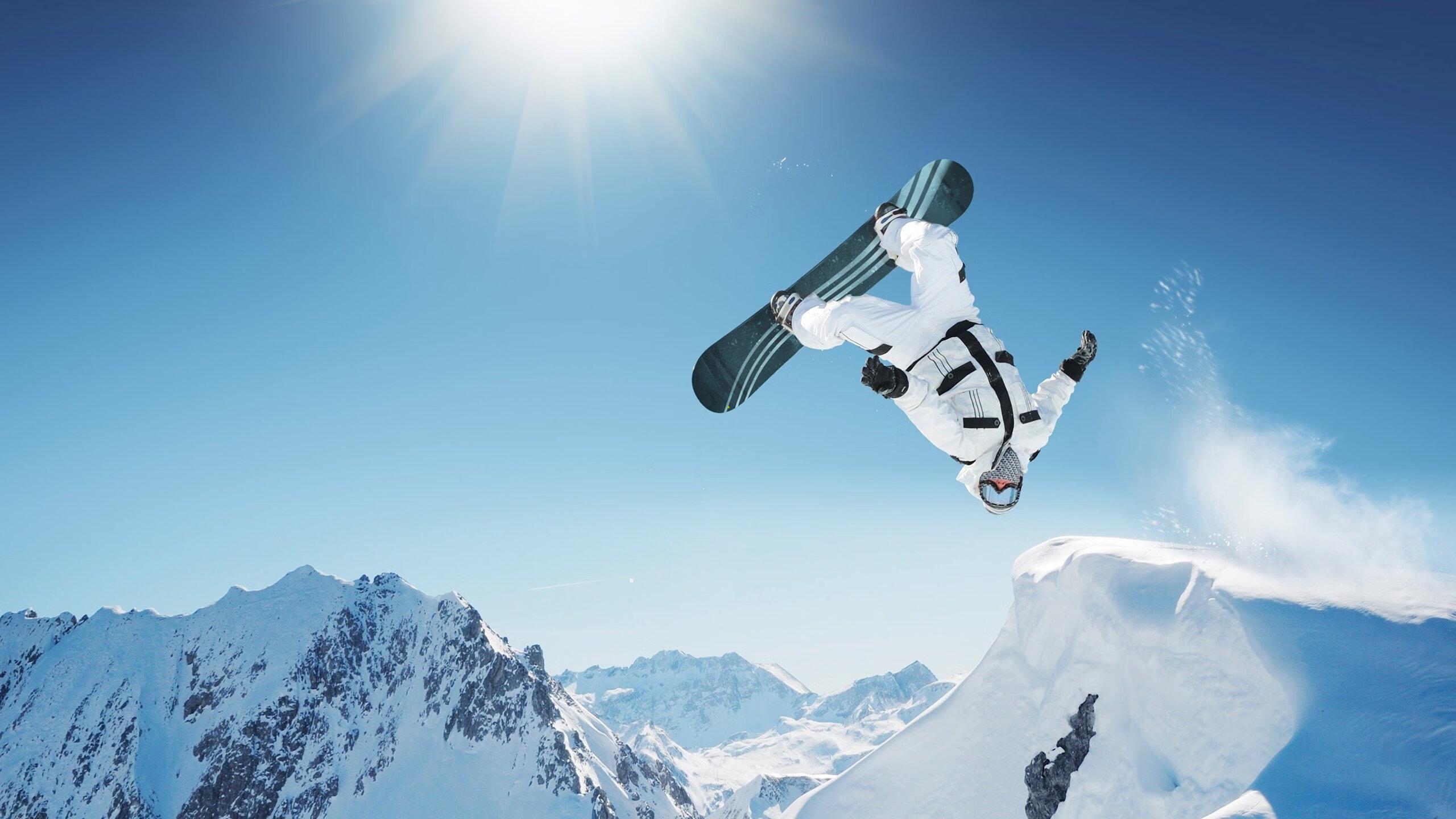 中国新星闪耀国际格斗赛场，三回合激战力克世界冠军