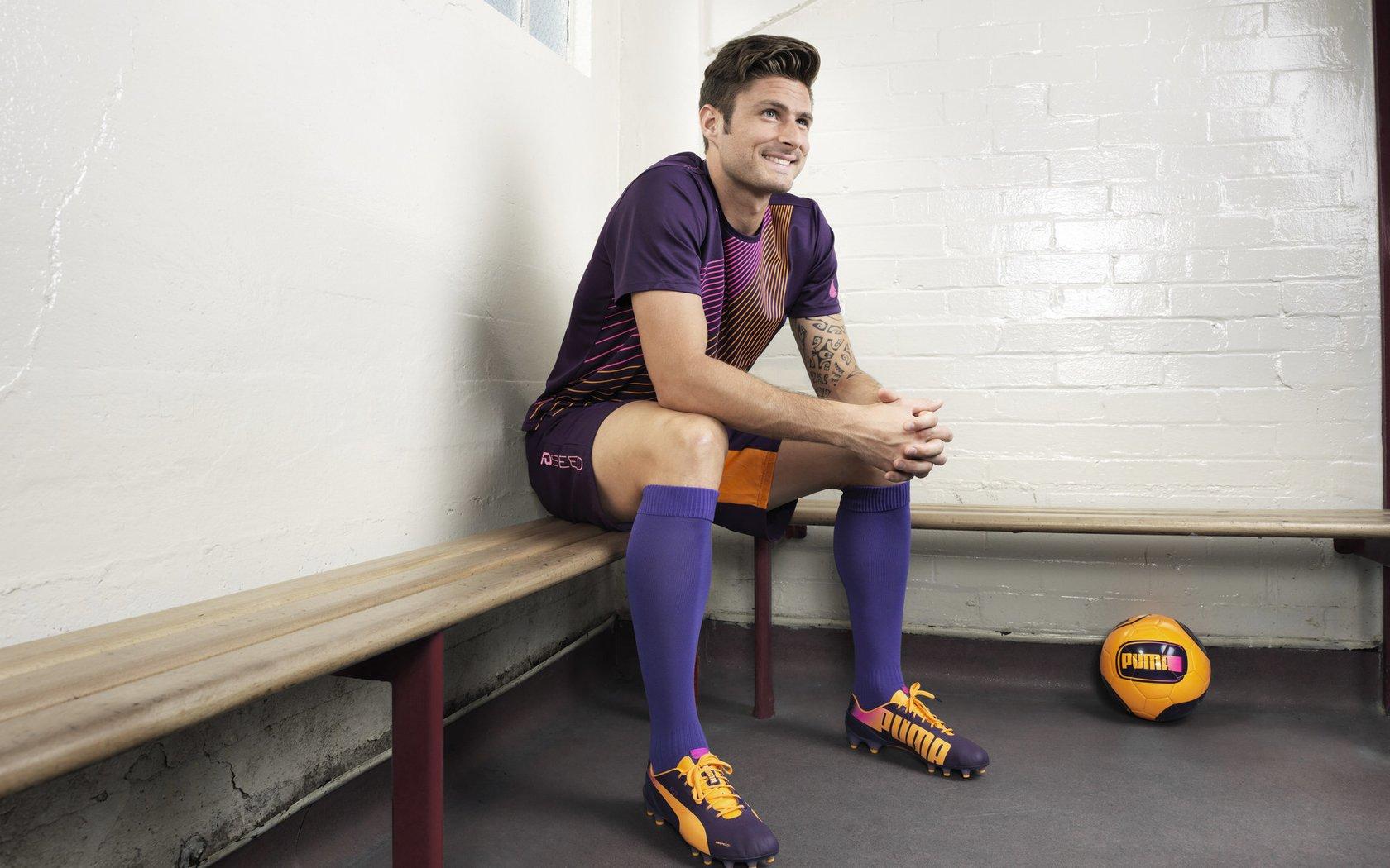 VAR判罚引发巨大争议 关键进球被吹球迷愤怒抗议