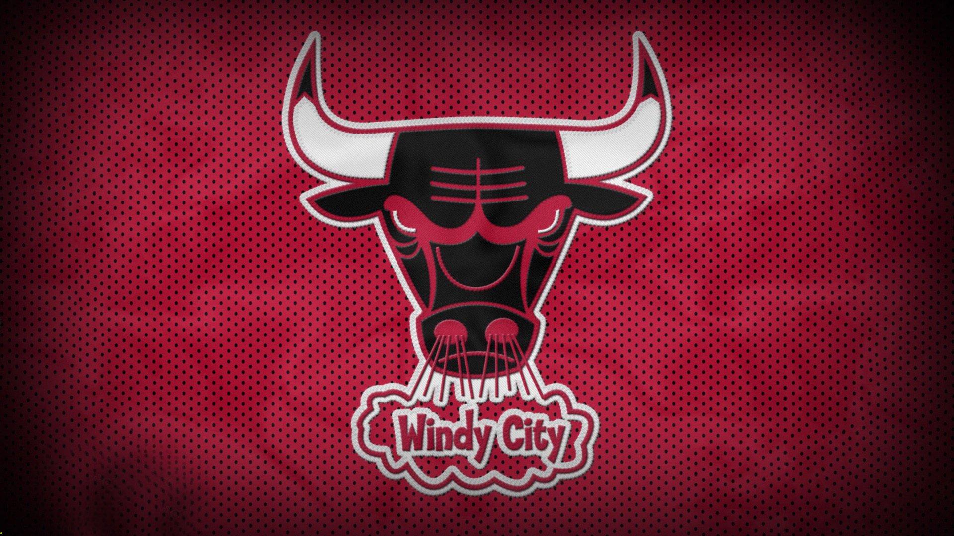 VAR介入引发裁判争议 关键判罚改变比赛走向