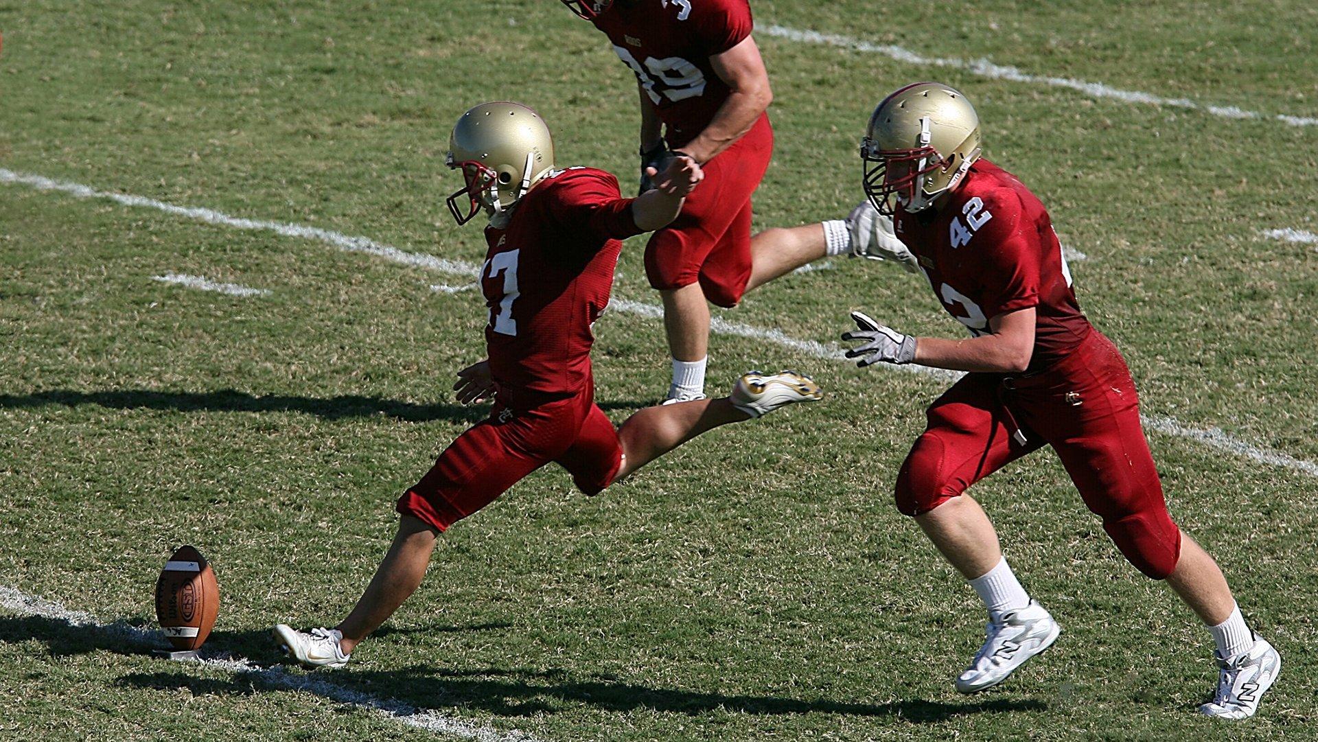 黑马逆袭！无名小卒爆冷击败卫冕冠军，改写赛事历史
